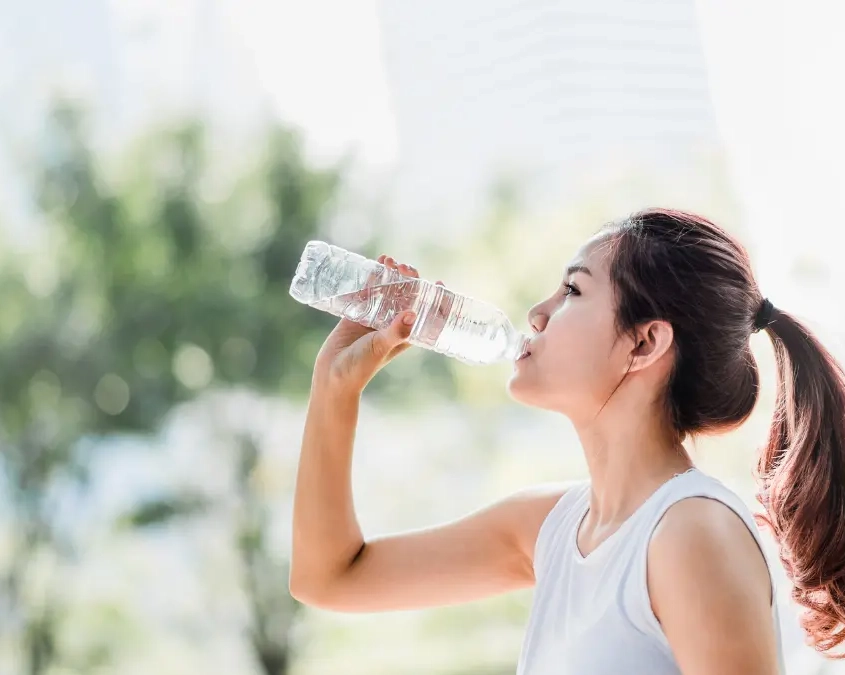 Bevi acqua a sufficienza? Ecco i segnali tipici della disidratazione