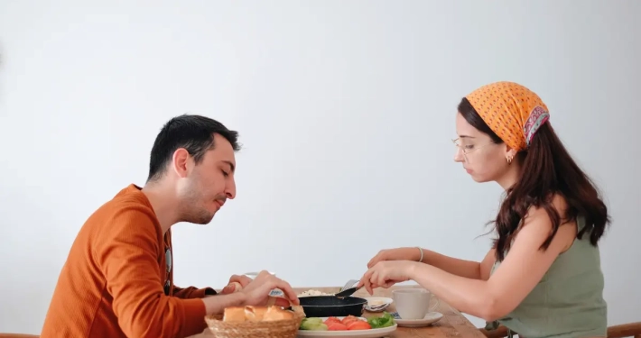 Dieta di genere uomini e donne a tavola non sono mai uguali